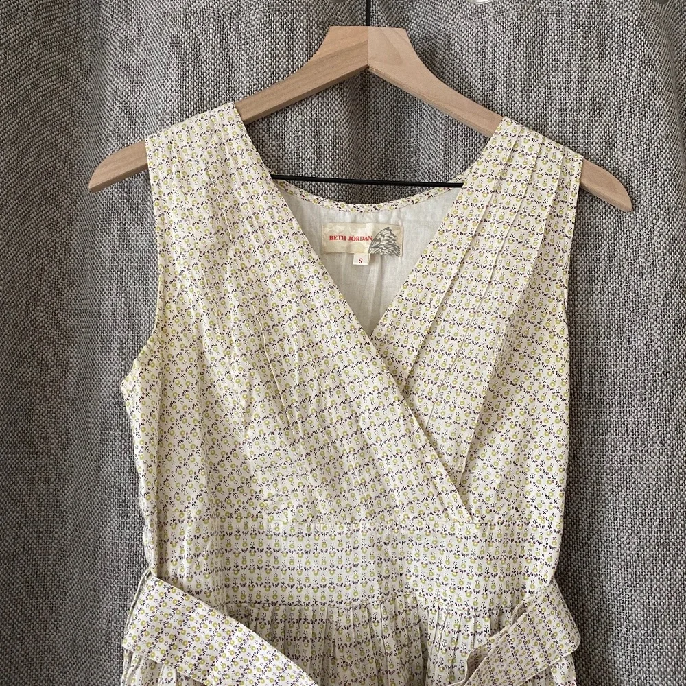 Vintage 1980s Beth Jordan White Floral Belted Pleated Dress - Picture 9 of 11